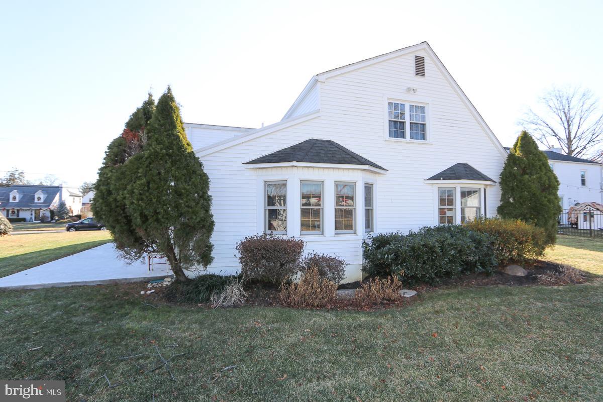 FOX CHASE MANOR - Residential