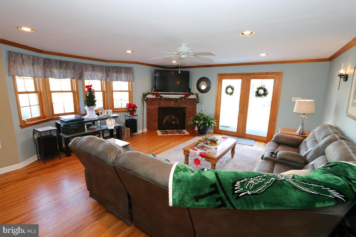 FOX CHASE MANOR - Residential