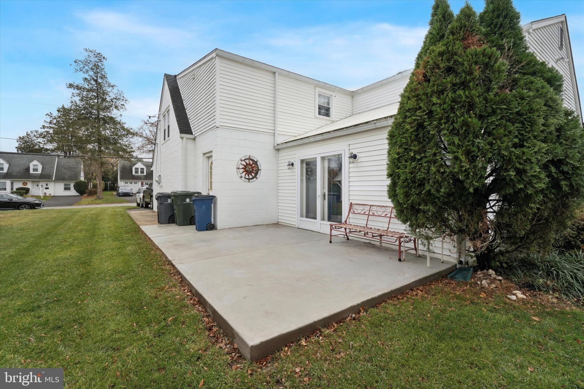 FOX CHASE MANOR - Residential