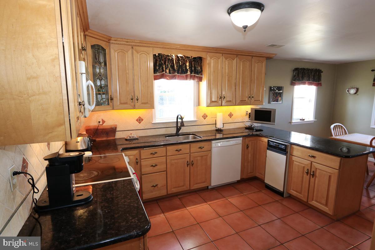 FOX CHASE MANOR - Residential