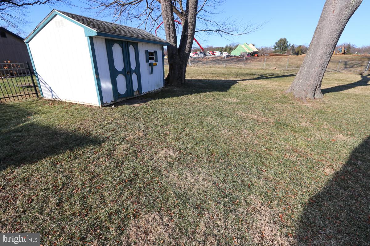 FOX CHASE MANOR - Residential