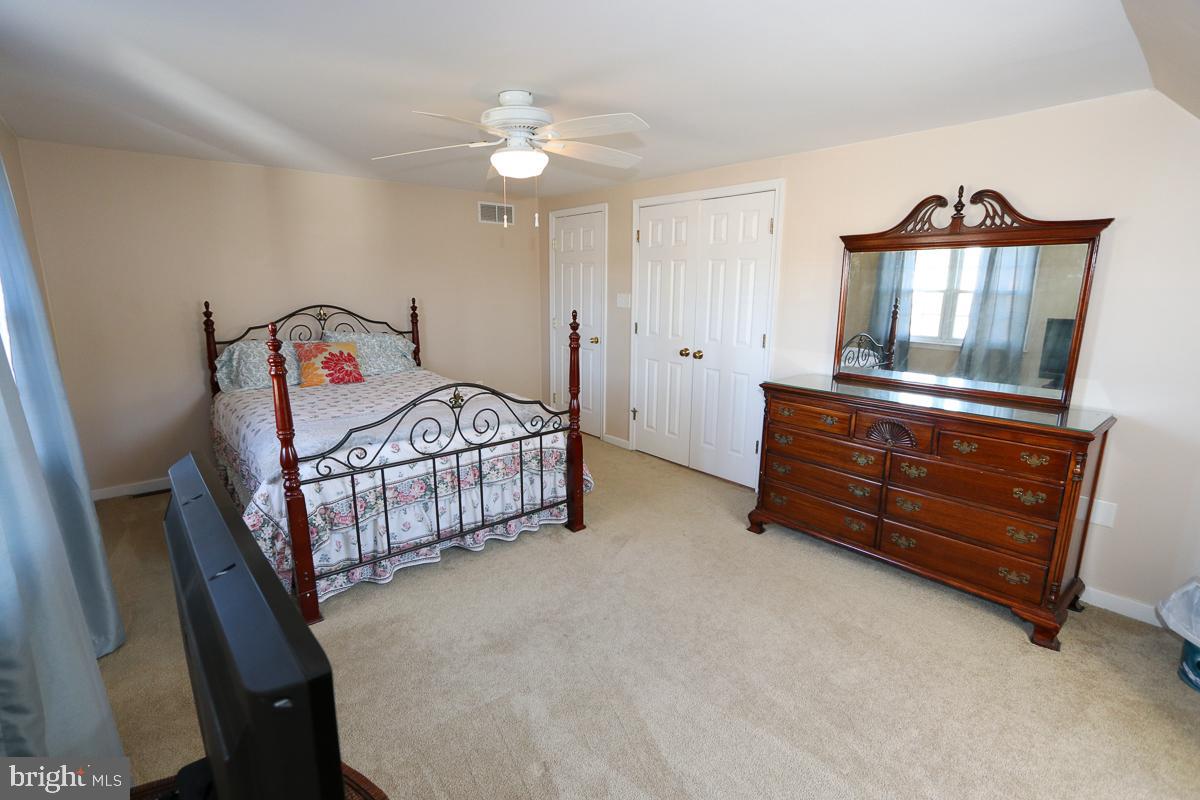 FOX CHASE MANOR - Residential