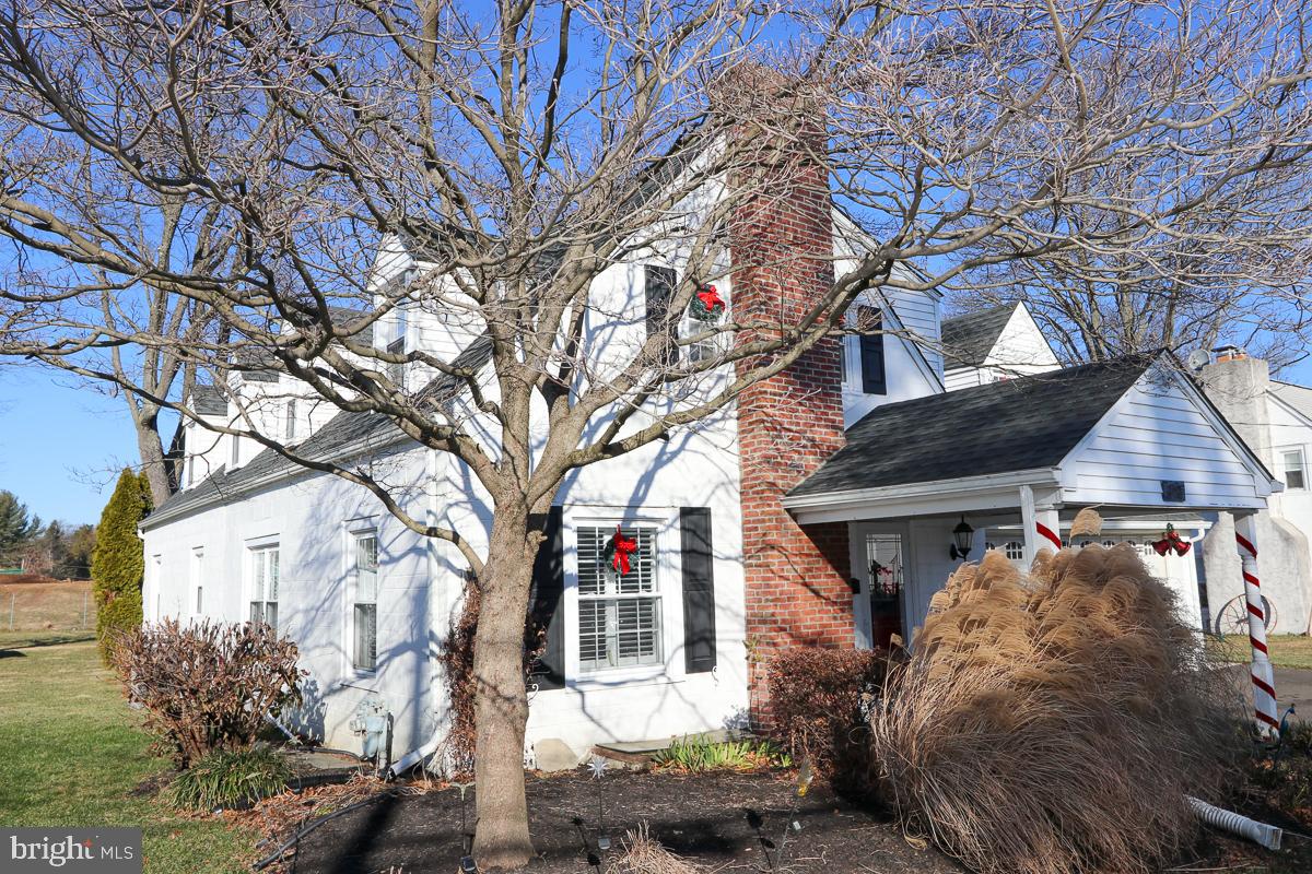 FOX CHASE MANOR - Residential