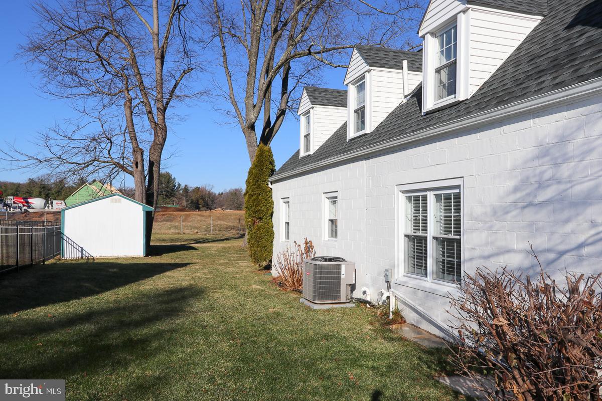 FOX CHASE MANOR - Residential