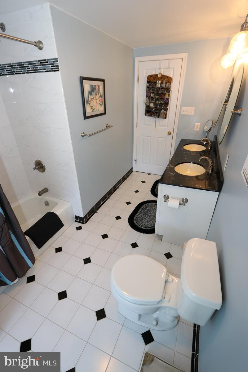 FOX CHASE MANOR - Residential