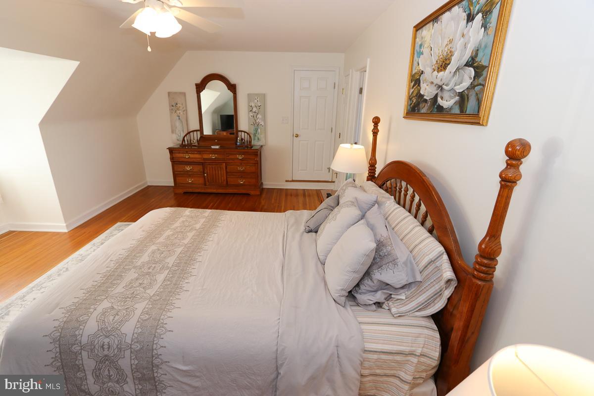 FOX CHASE MANOR - Residential