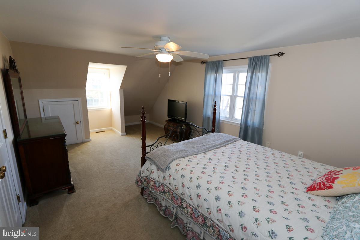 FOX CHASE MANOR - Residential