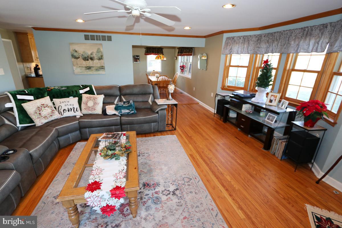 FOX CHASE MANOR - Residential