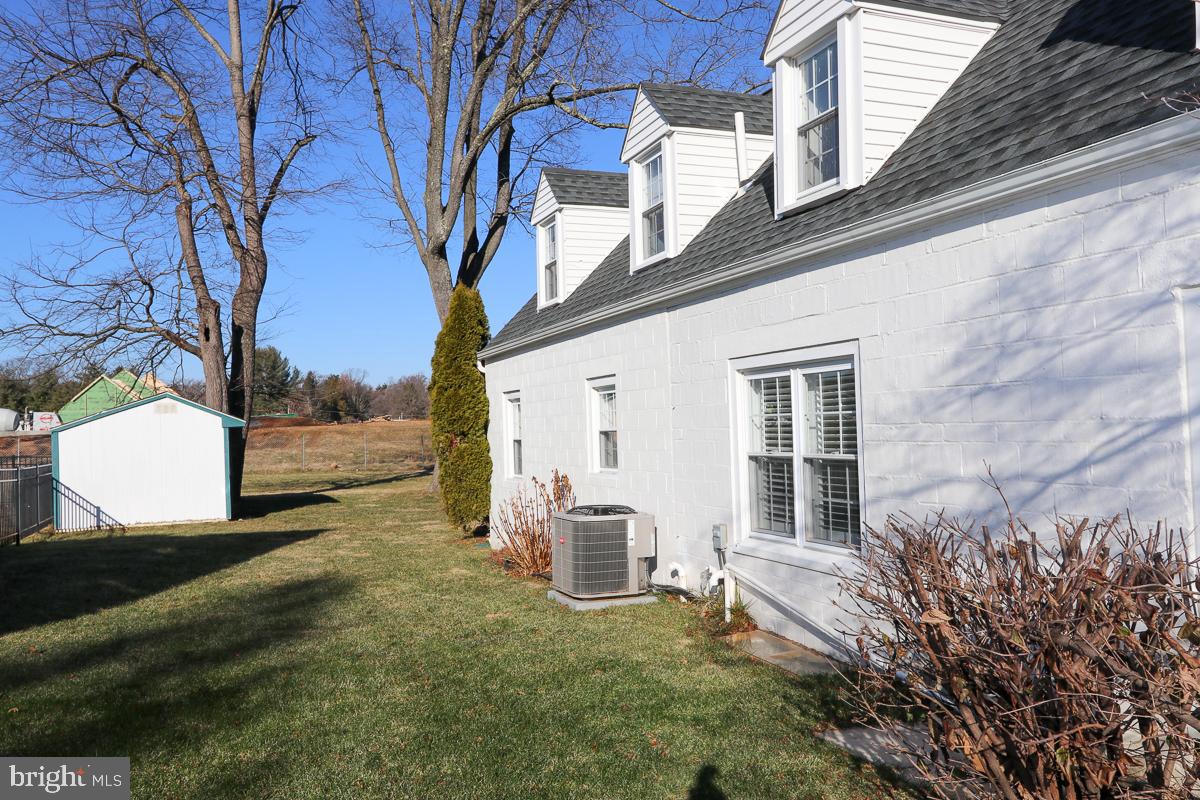 FOX CHASE MANOR - Residential