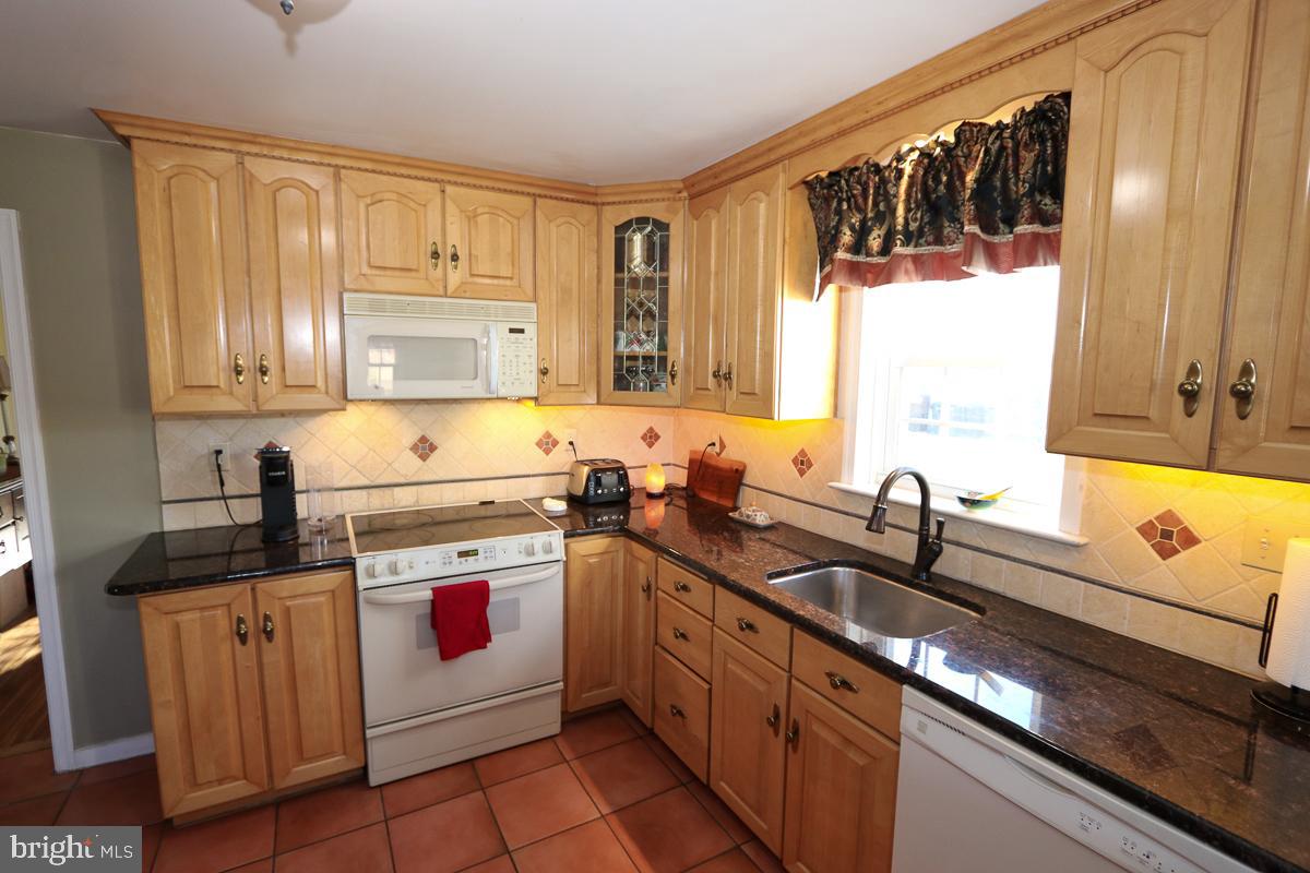 FOX CHASE MANOR - Residential