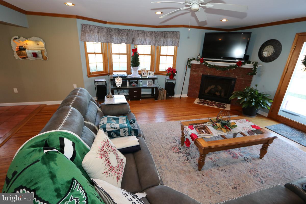 FOX CHASE MANOR - Residential