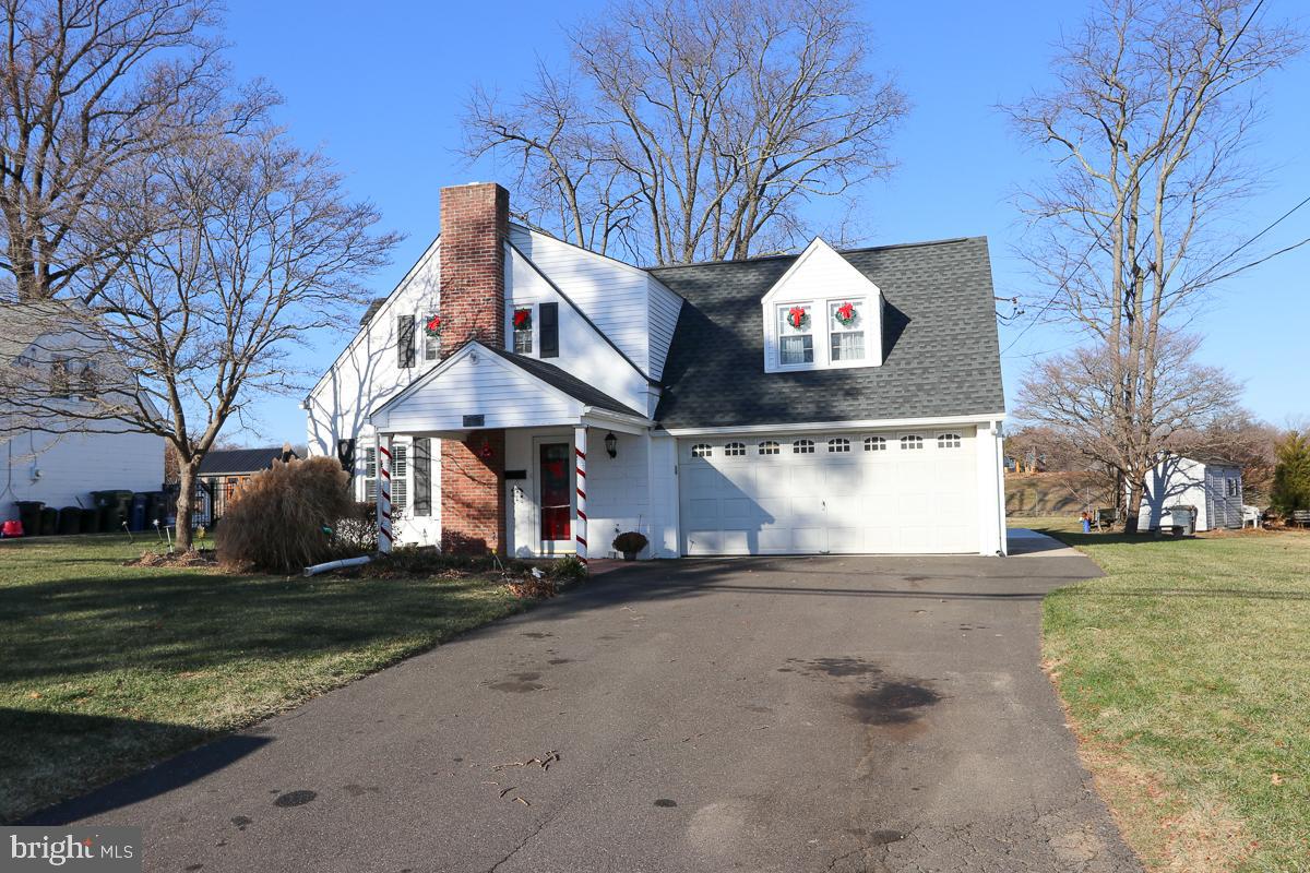 FOX CHASE MANOR - Residential