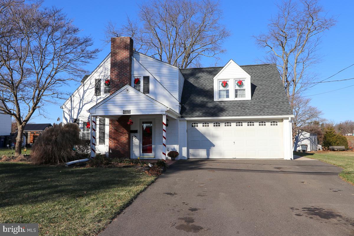 FOX CHASE MANOR - Residential