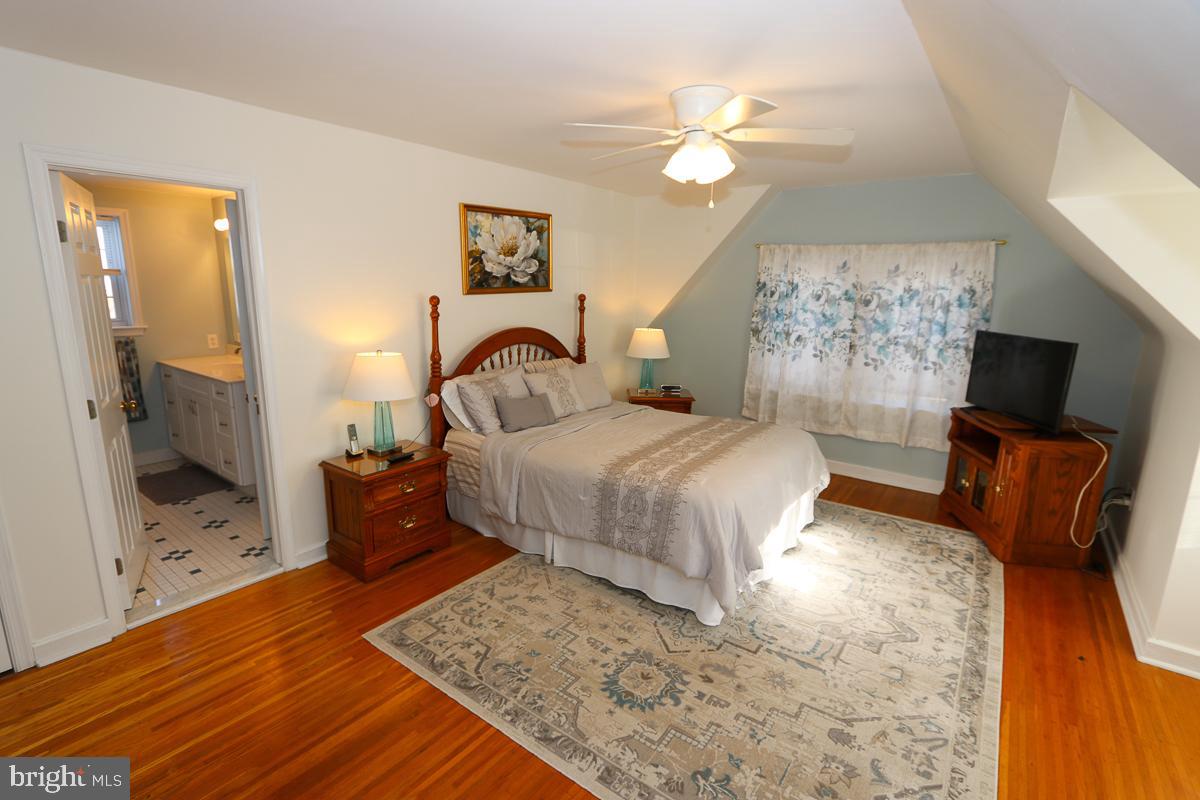 FOX CHASE MANOR - Residential