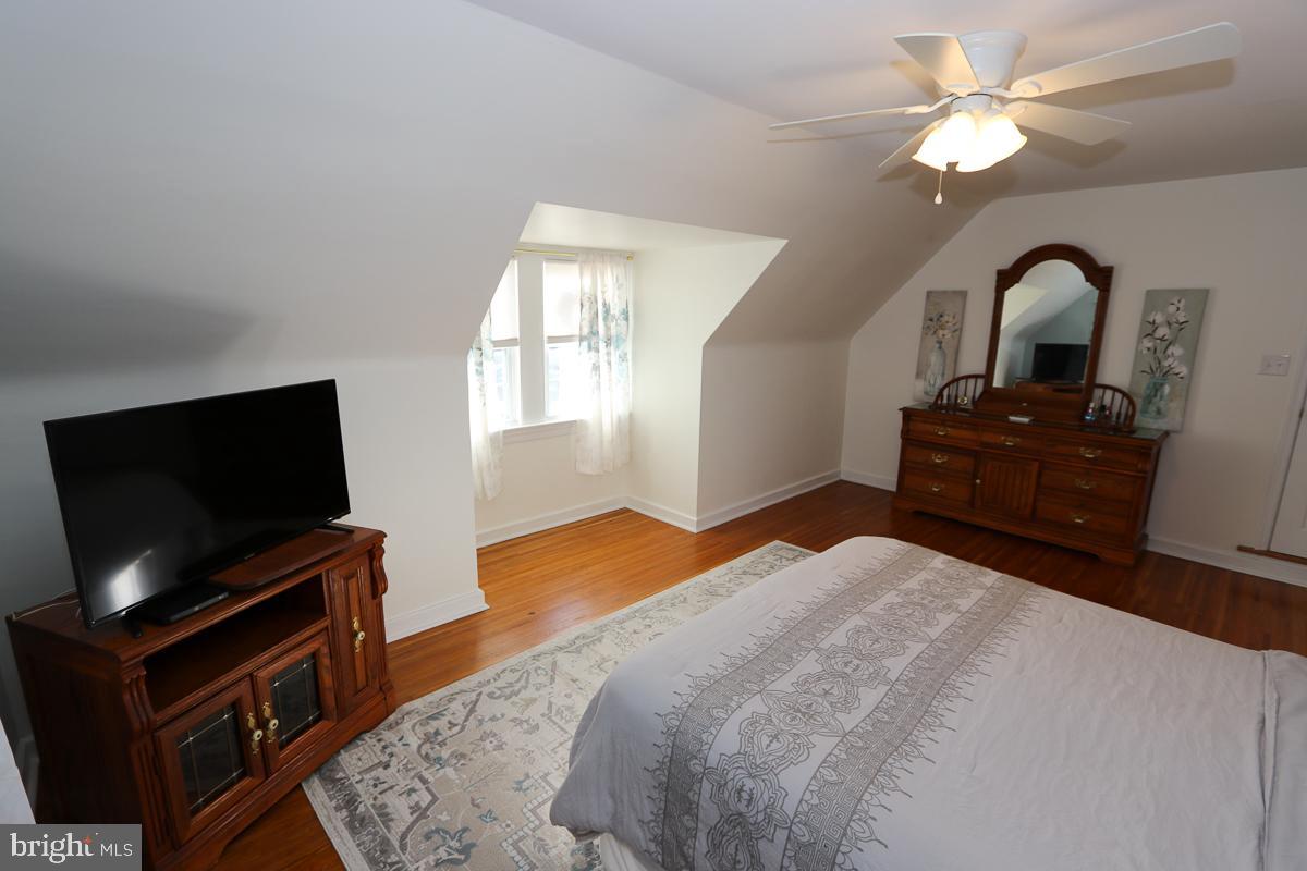 FOX CHASE MANOR - Residential