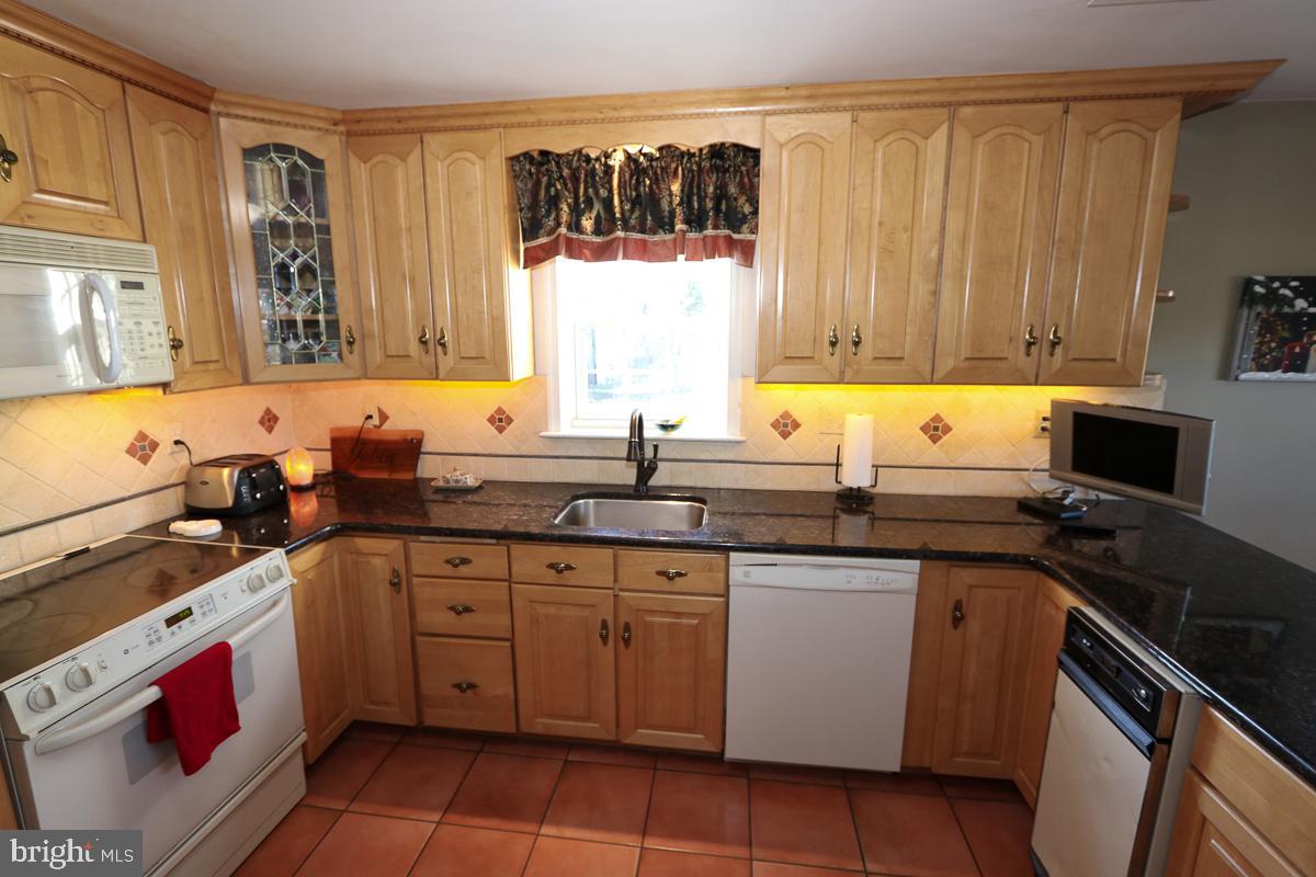 FOX CHASE MANOR - Residential