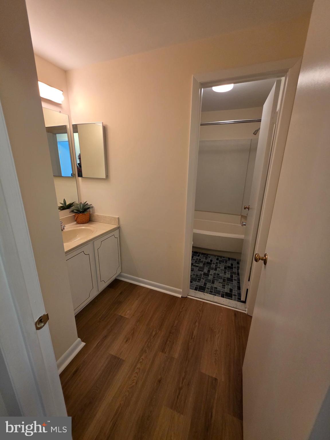 CARDINAL GLEN - Residential Lease