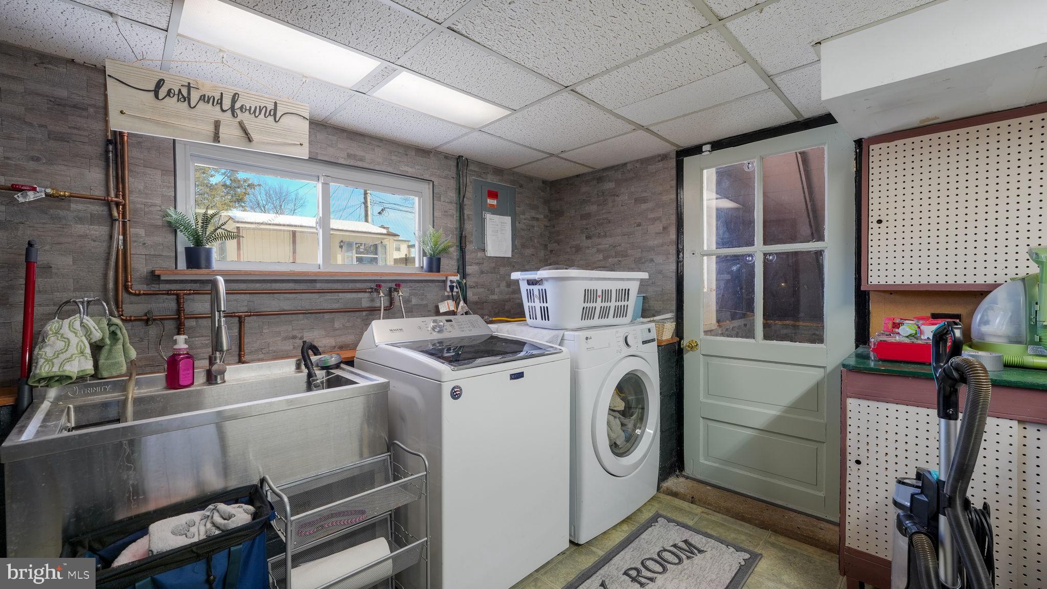 DELMONT MANOR - Residential