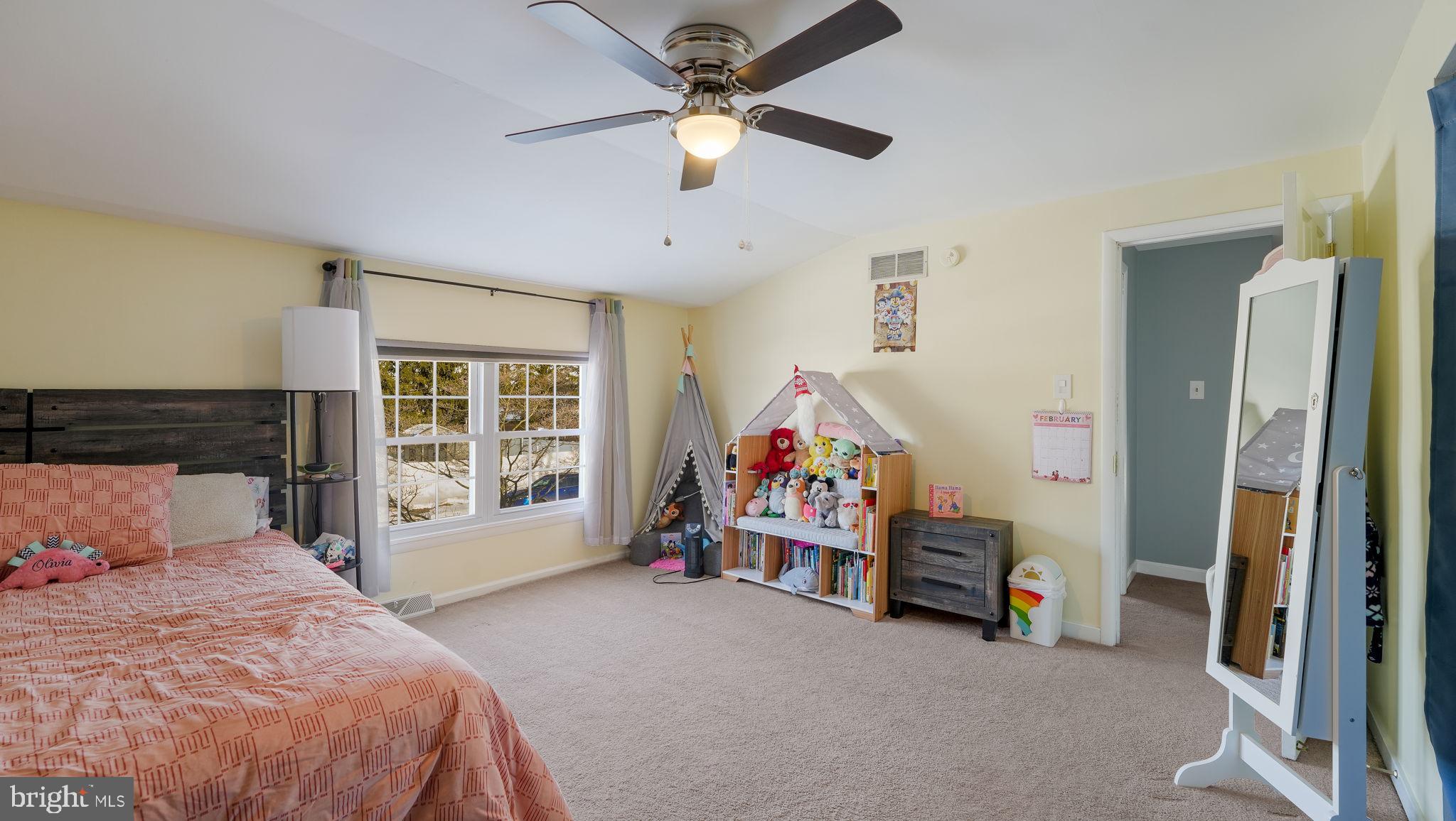 DELMONT MANOR - Residential