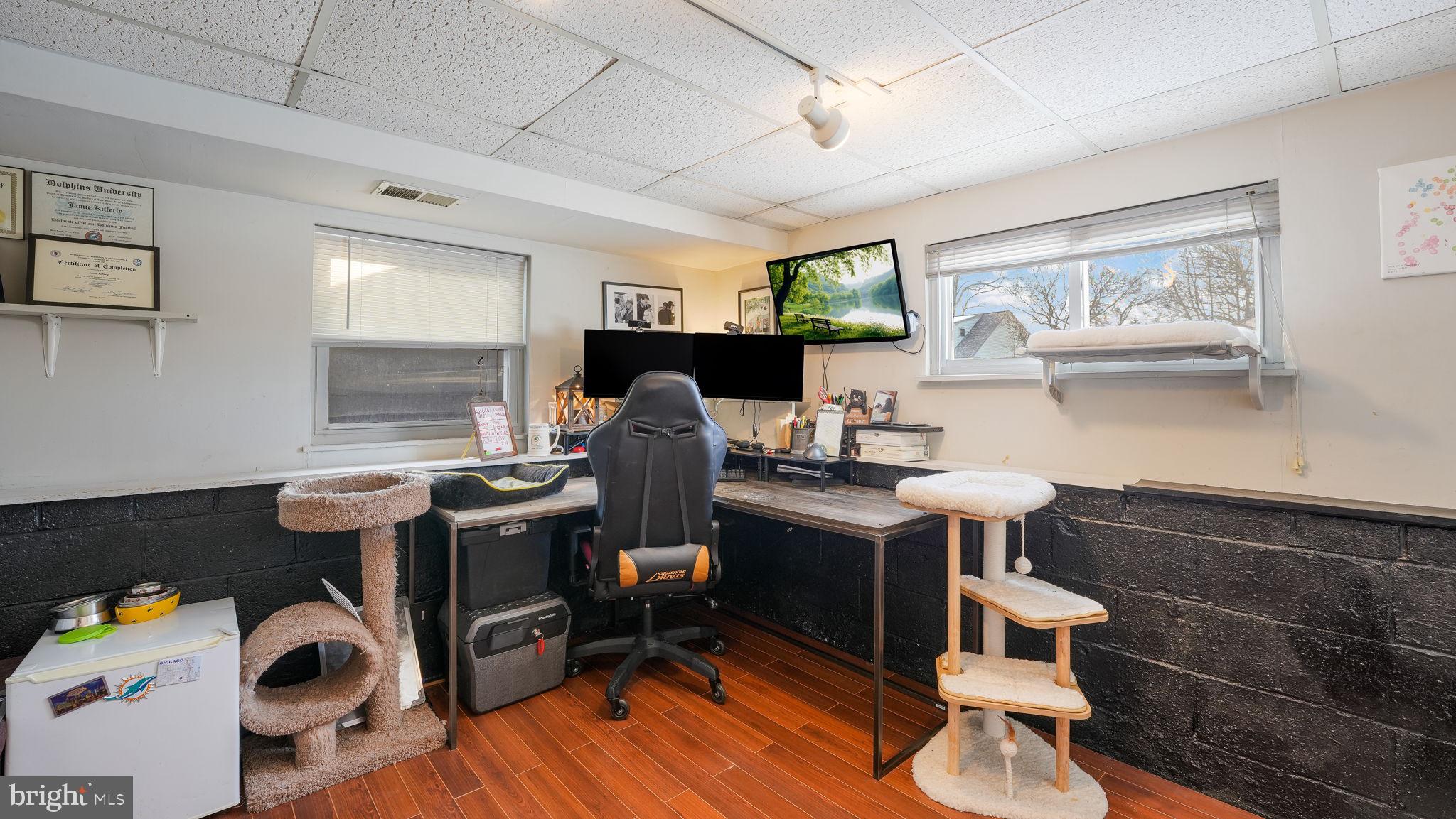 DELMONT MANOR - Residential