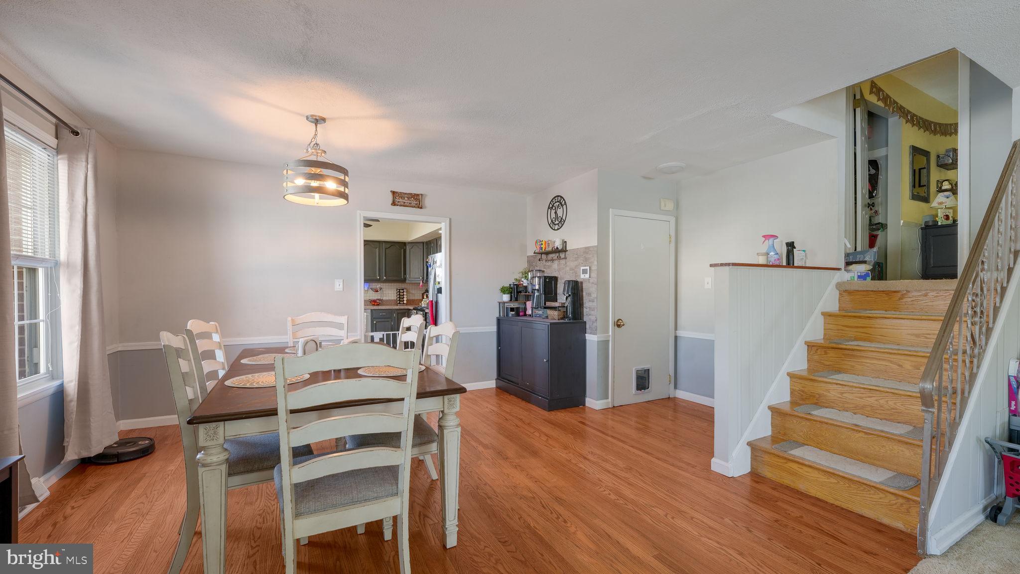 DELMONT MANOR - Residential