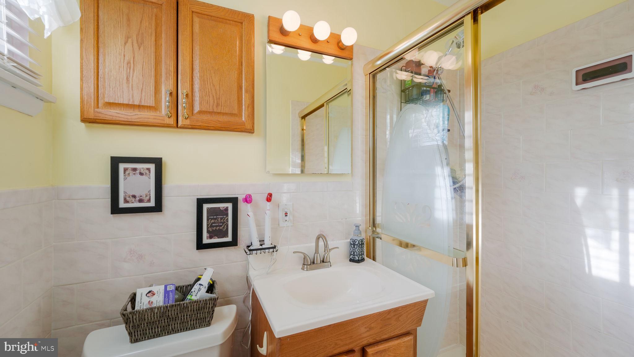 DELMONT MANOR - Residential