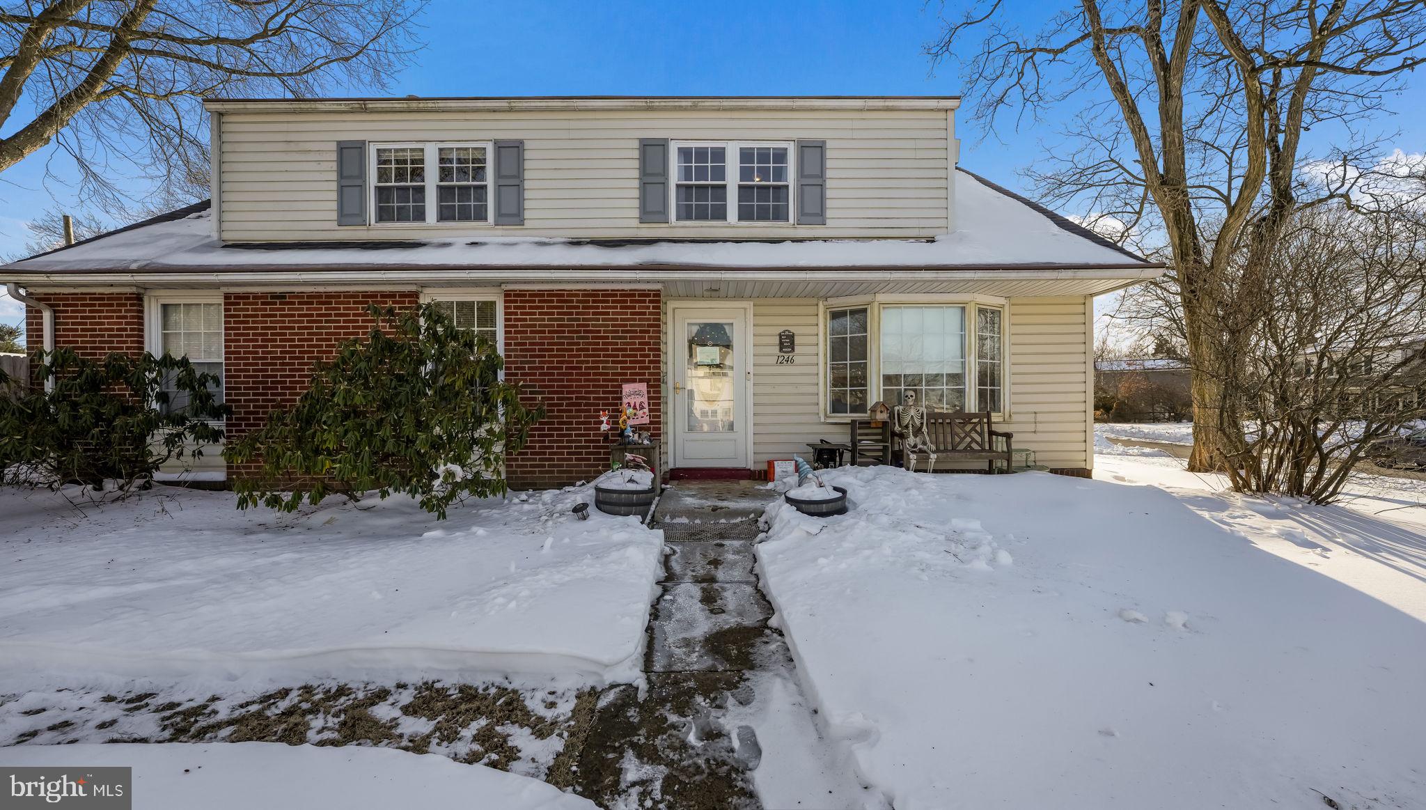 DELMONT MANOR - Residential