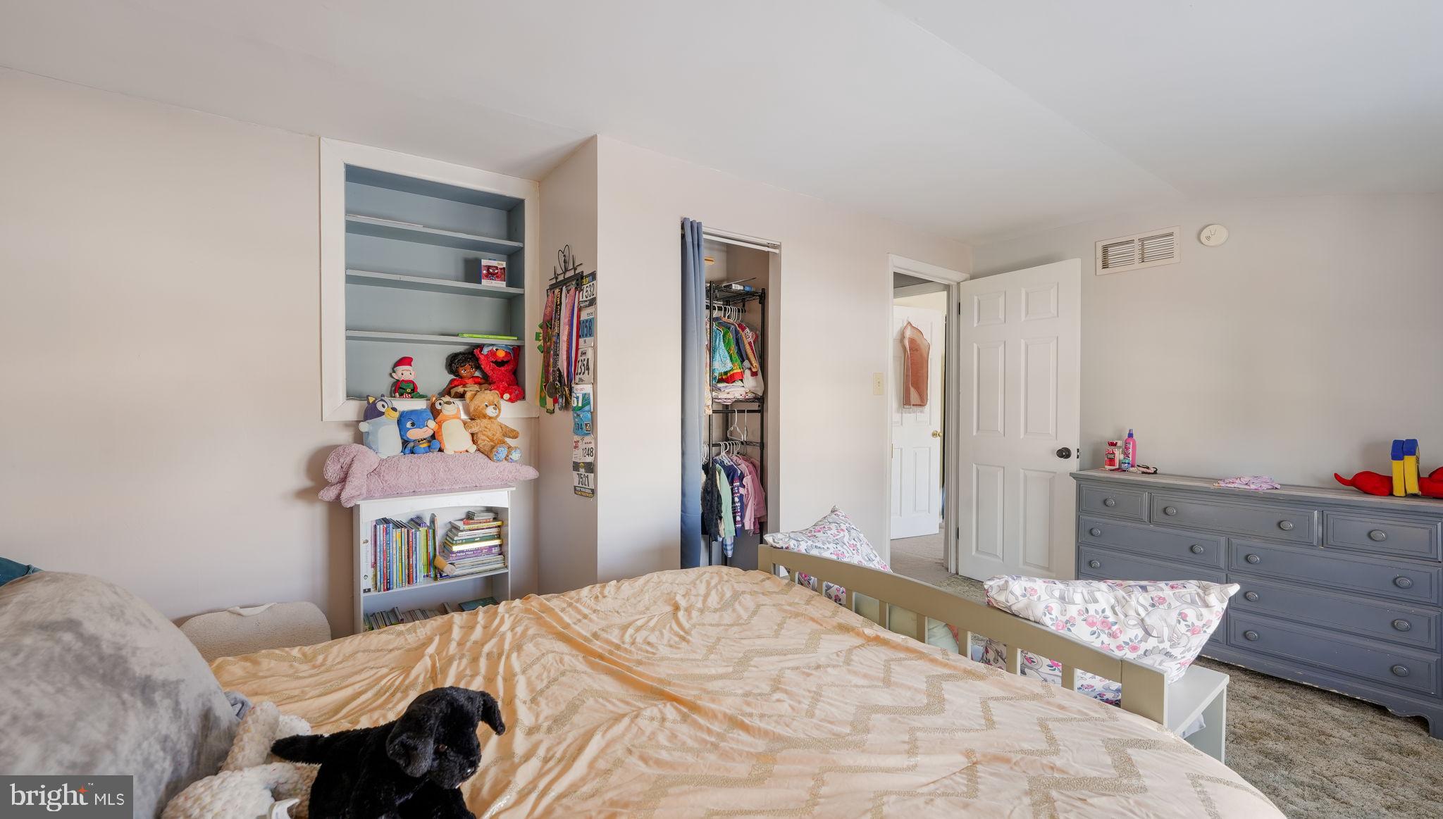 DELMONT MANOR - Residential