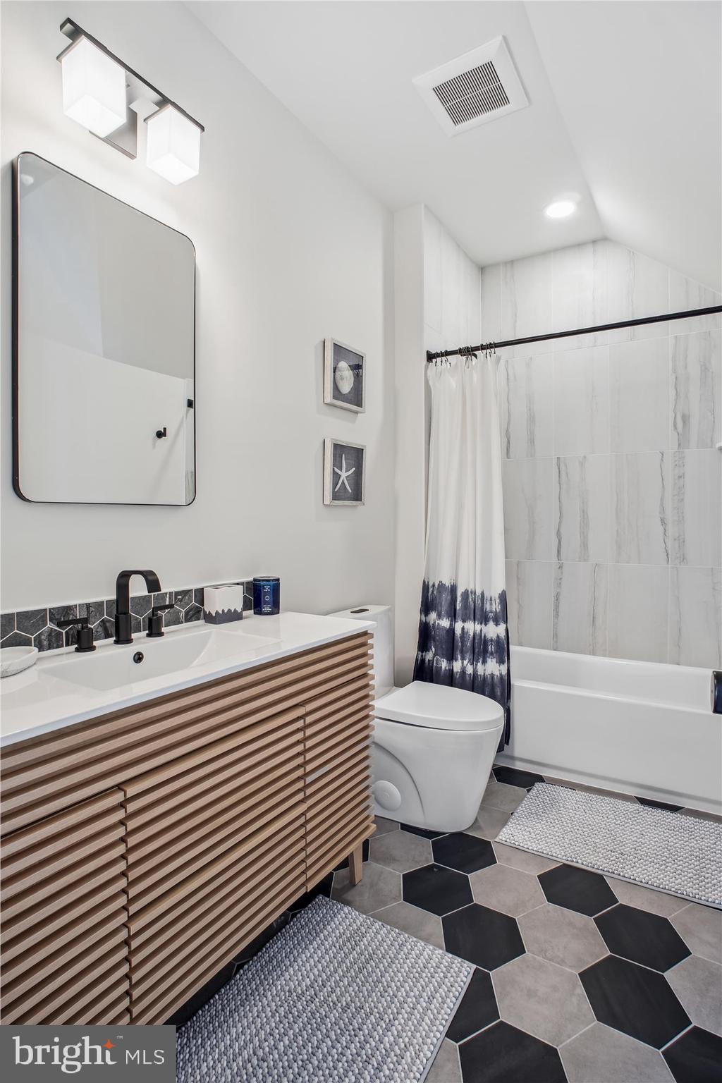 HALEMHURST - Residential