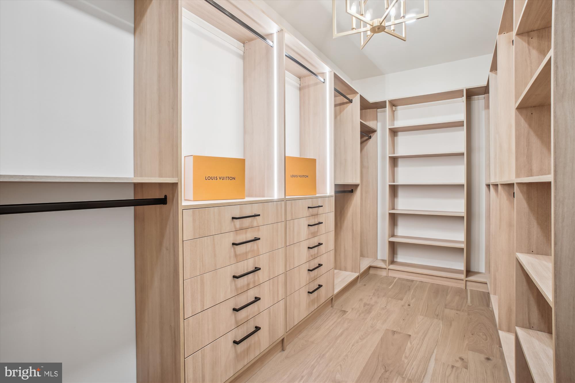 HALEMHURST - Residential