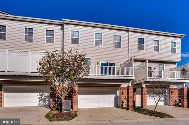 GATEWAY OVERLOOK - Residential Lease