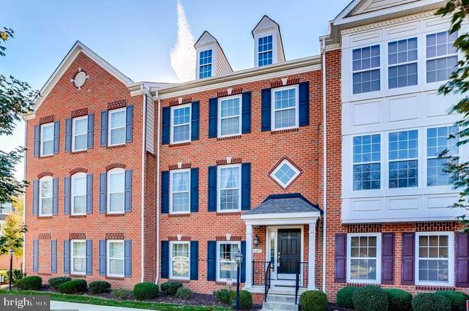 GATEWAY OVERLOOK - Residential Lease