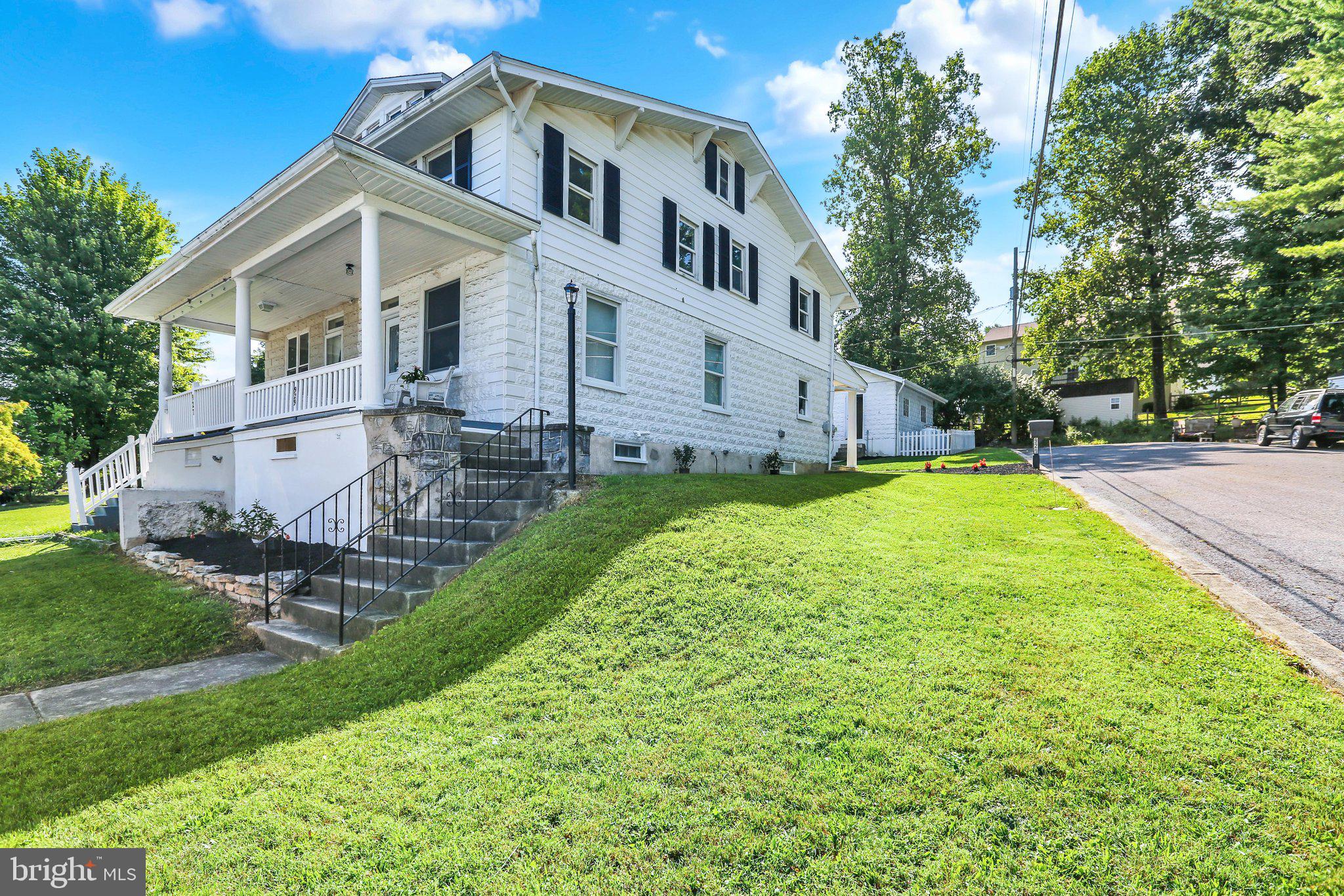 929 JOHN STREET