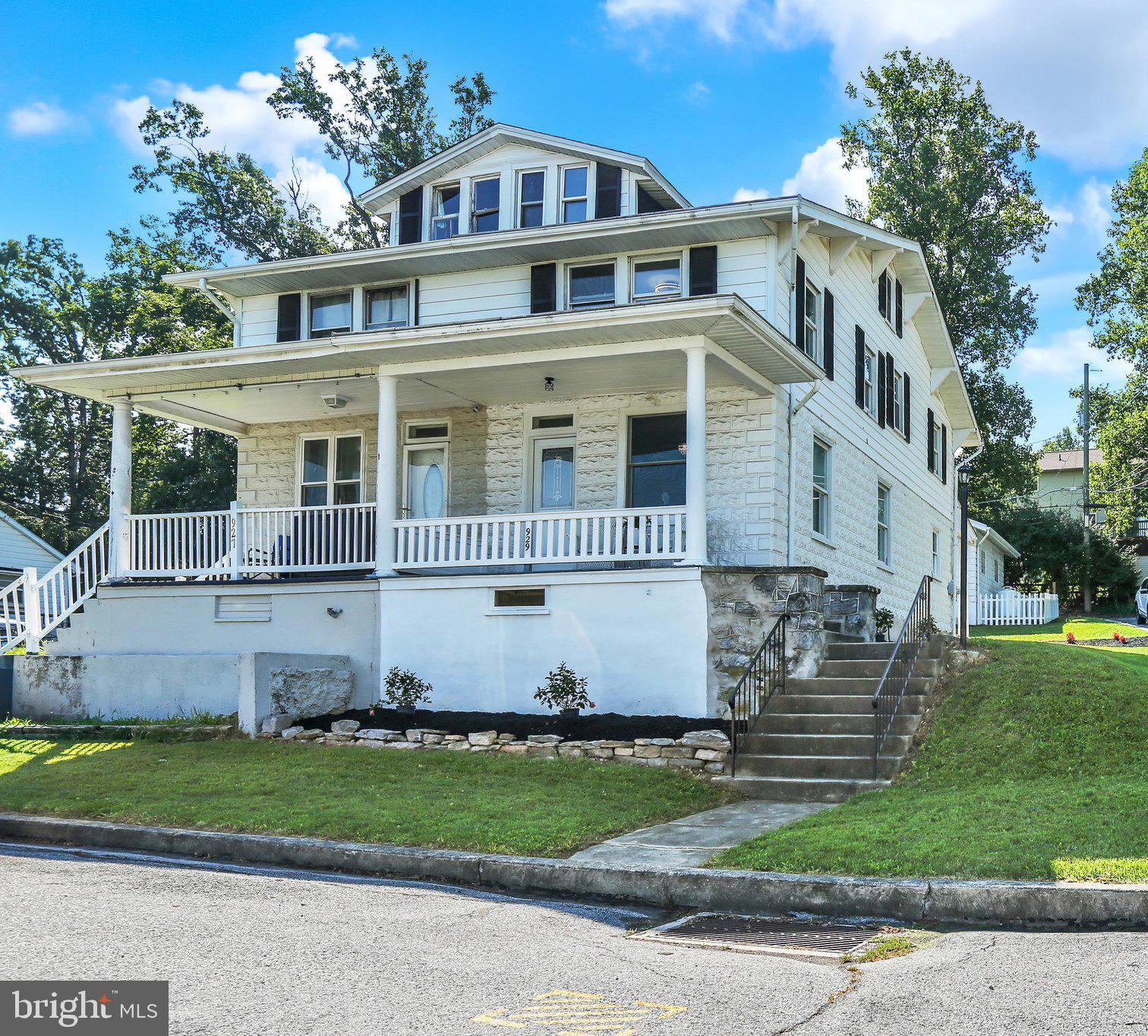929 JOHN STREET