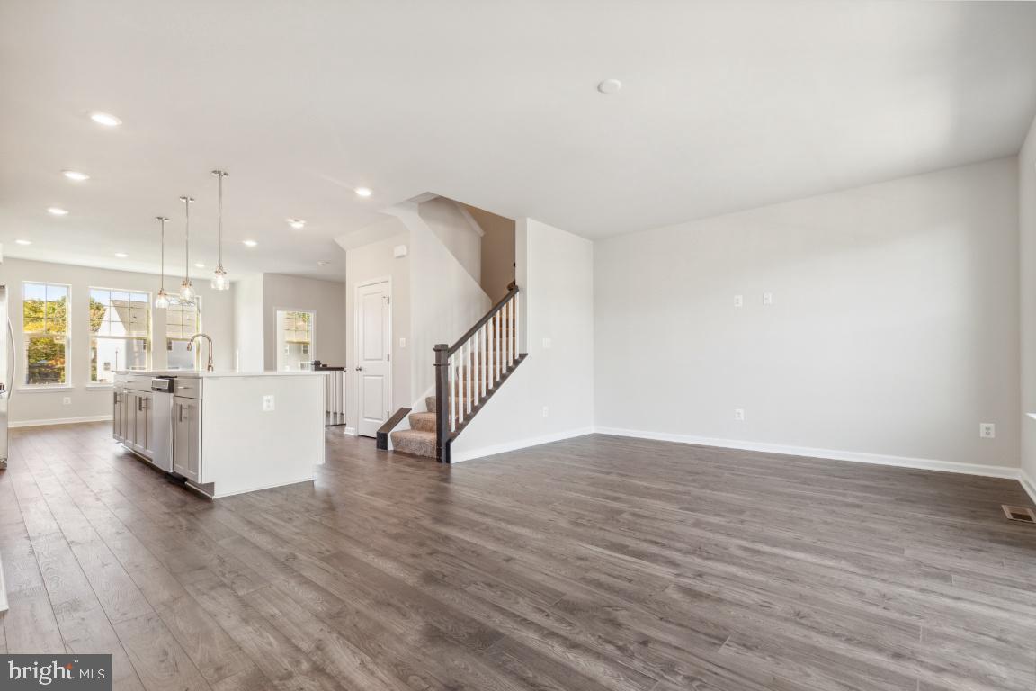 JEFFERSON SQUARE - Residential