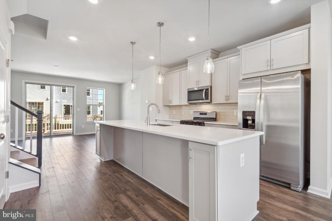 JEFFERSON SQUARE - Residential