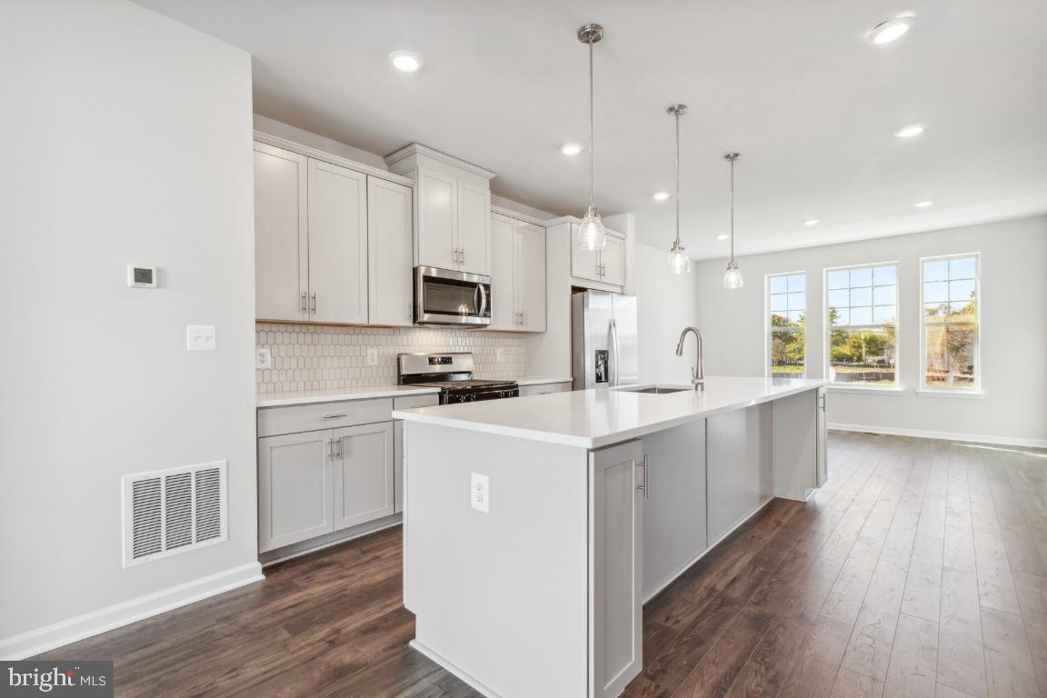 JEFFERSON SQUARE - Residential