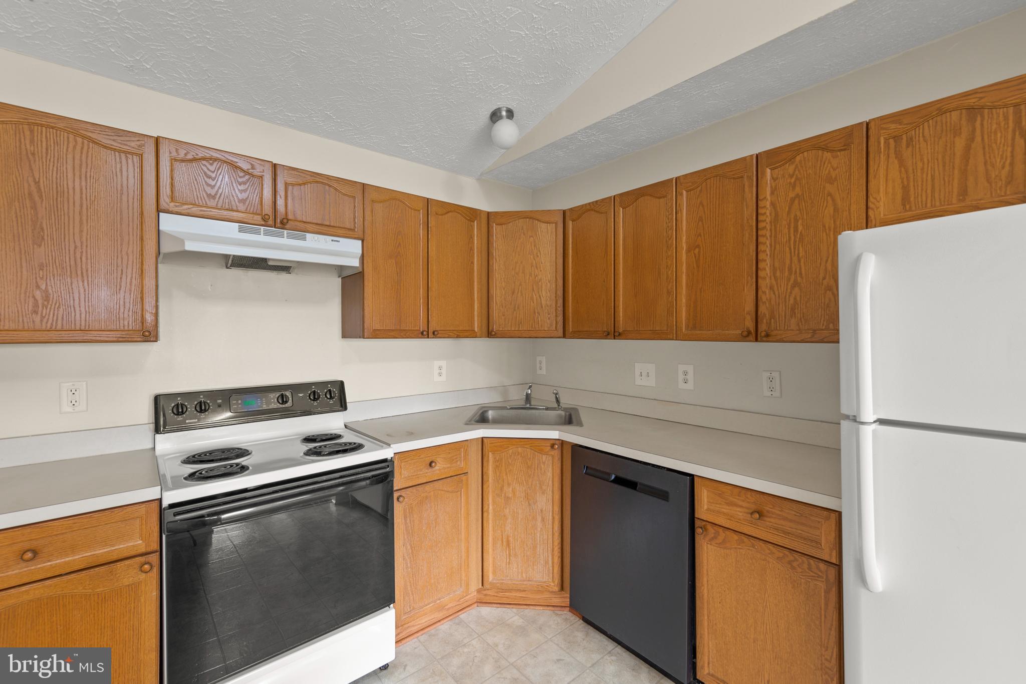 PARKVIEW CONDOMINIUMS - Residential Lease