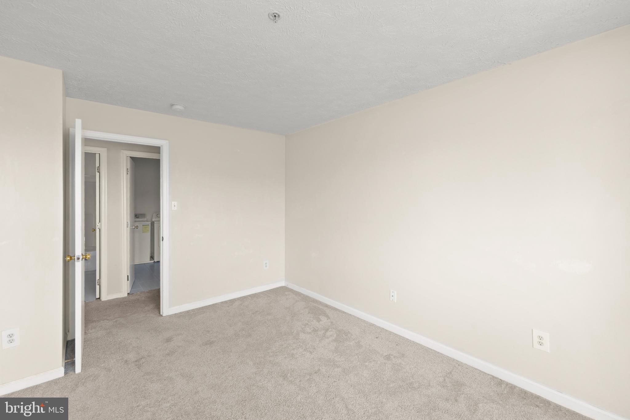 PARKVIEW CONDOMINIUMS - Residential Lease