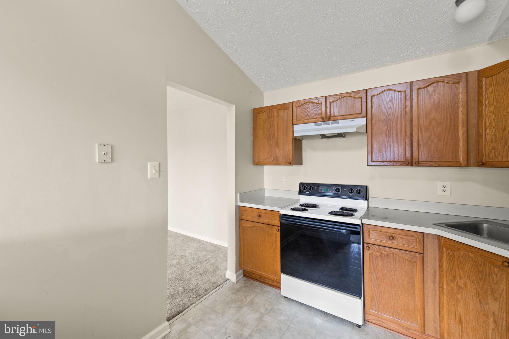 PARKVIEW CONDOMINIUMS - Residential Lease