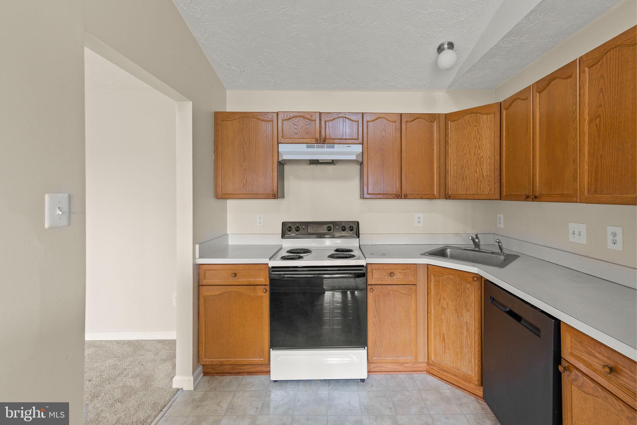 PARKVIEW CONDOMINIUMS - Residential Lease