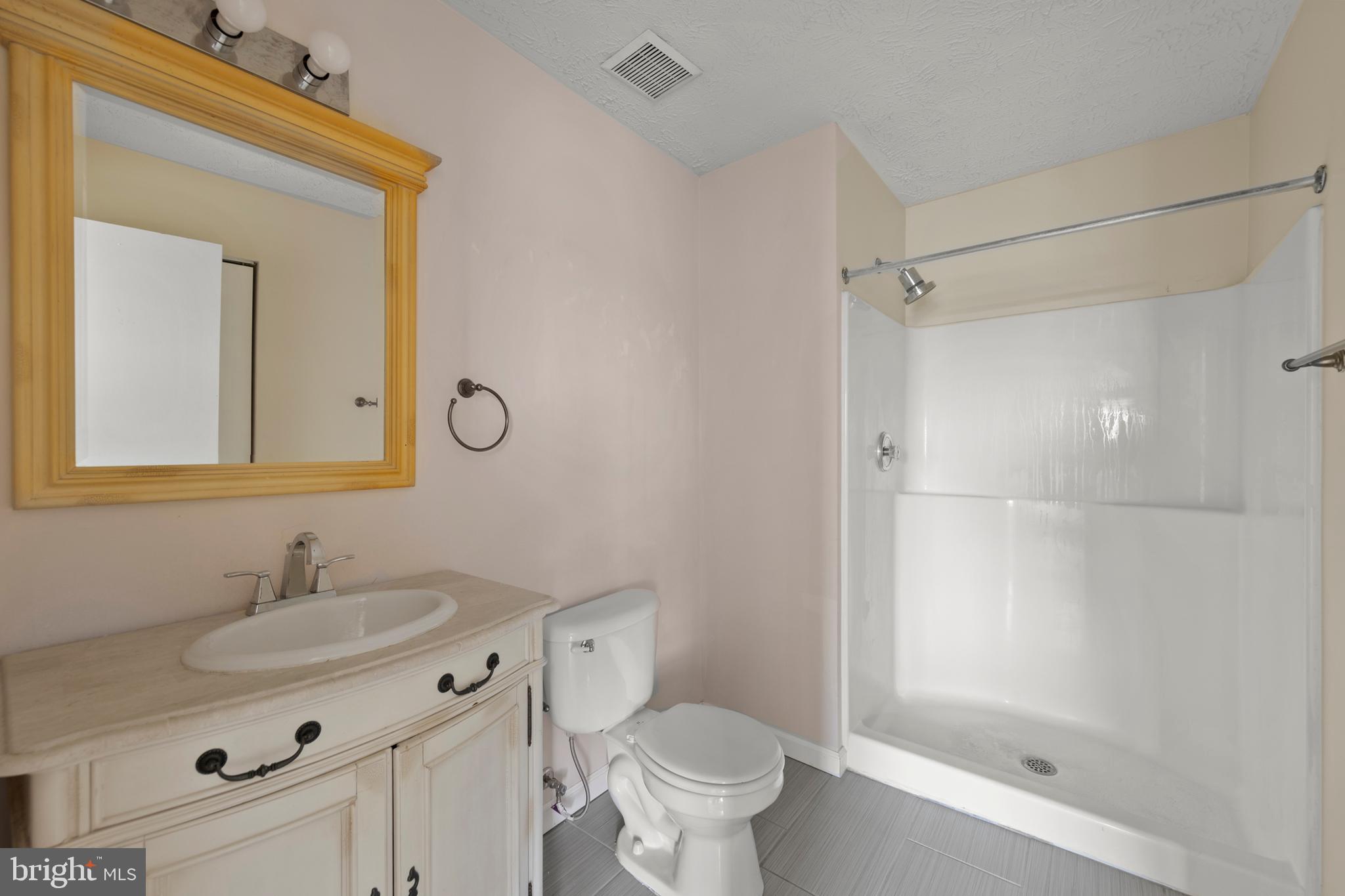 PARKVIEW CONDOMINIUMS - Residential Lease