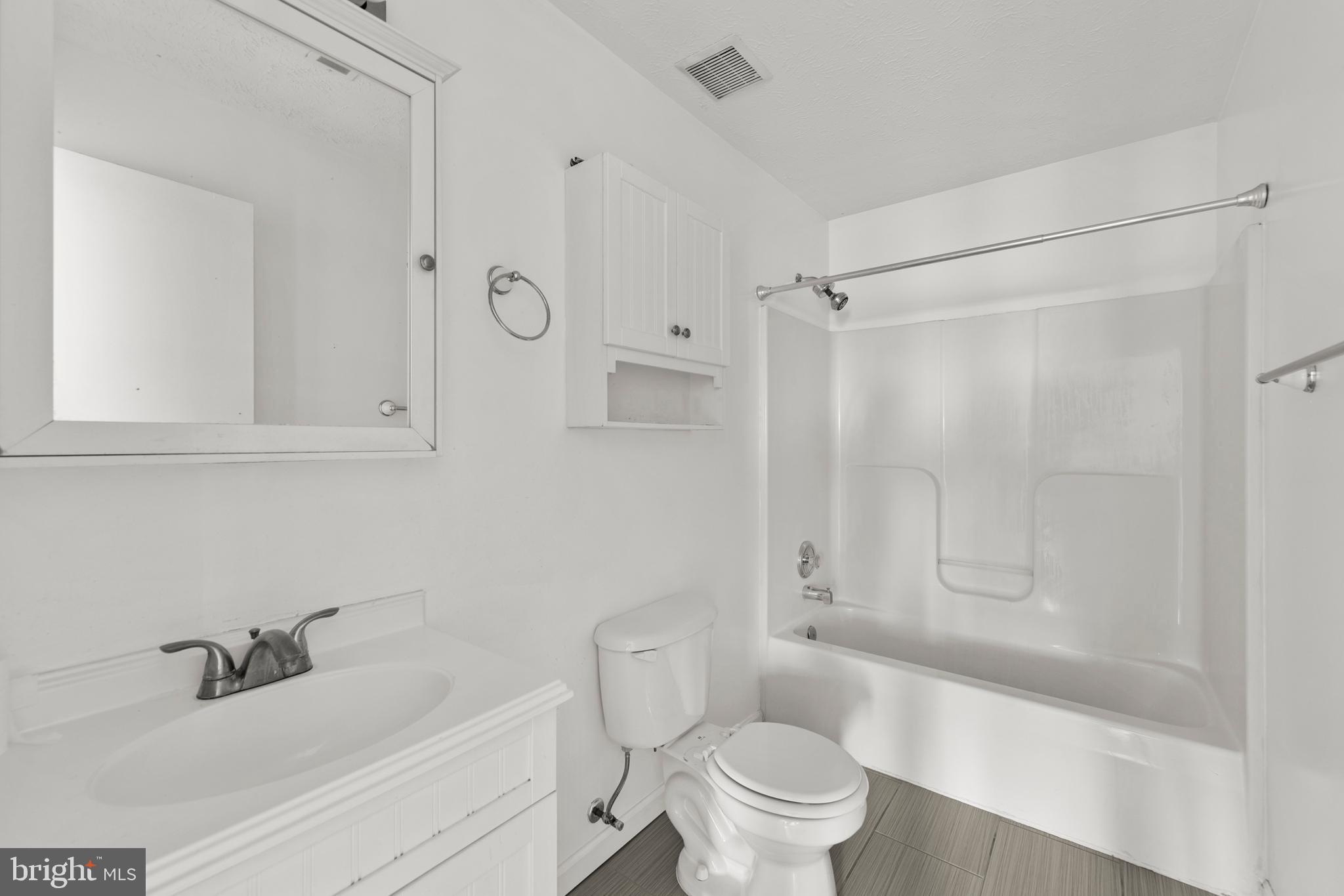 PARKVIEW CONDOMINIUMS - Residential Lease