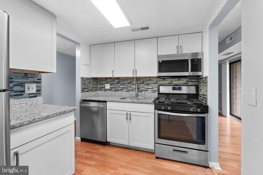 This ground-level condo offers a bright and welcoming two-bedroom layout with upgrades throughout. The open floor plan creates a natural flow between the kitchen, dining, and living areas, making the space feel both functional and relaxed. Granite countertops in the kitchen and stainless steel appliances add a clean, modern touch while offering durability for daily use.
Large windows invite plenty of natural light in both bedrooms. Living room area transitions off to the outside patio, with a fence for added privacy. Full bathroom is well-appointed, offering modern updates. Ground-level location provides added convenience and easy access.
Local community setting: Close to shops, restaurants, and parks—ideal for those looking for both convenience and a sense of calmness. Easy commuting routes are available. A great option for renters seeking a well-kept, move-in ready space in a desirable Columbia neighborhood.
Pets welcome with pet rent | $125 pet fee | Repair Service call fee $75 | Credit 640+ with $76k annual income | Professionally managed.