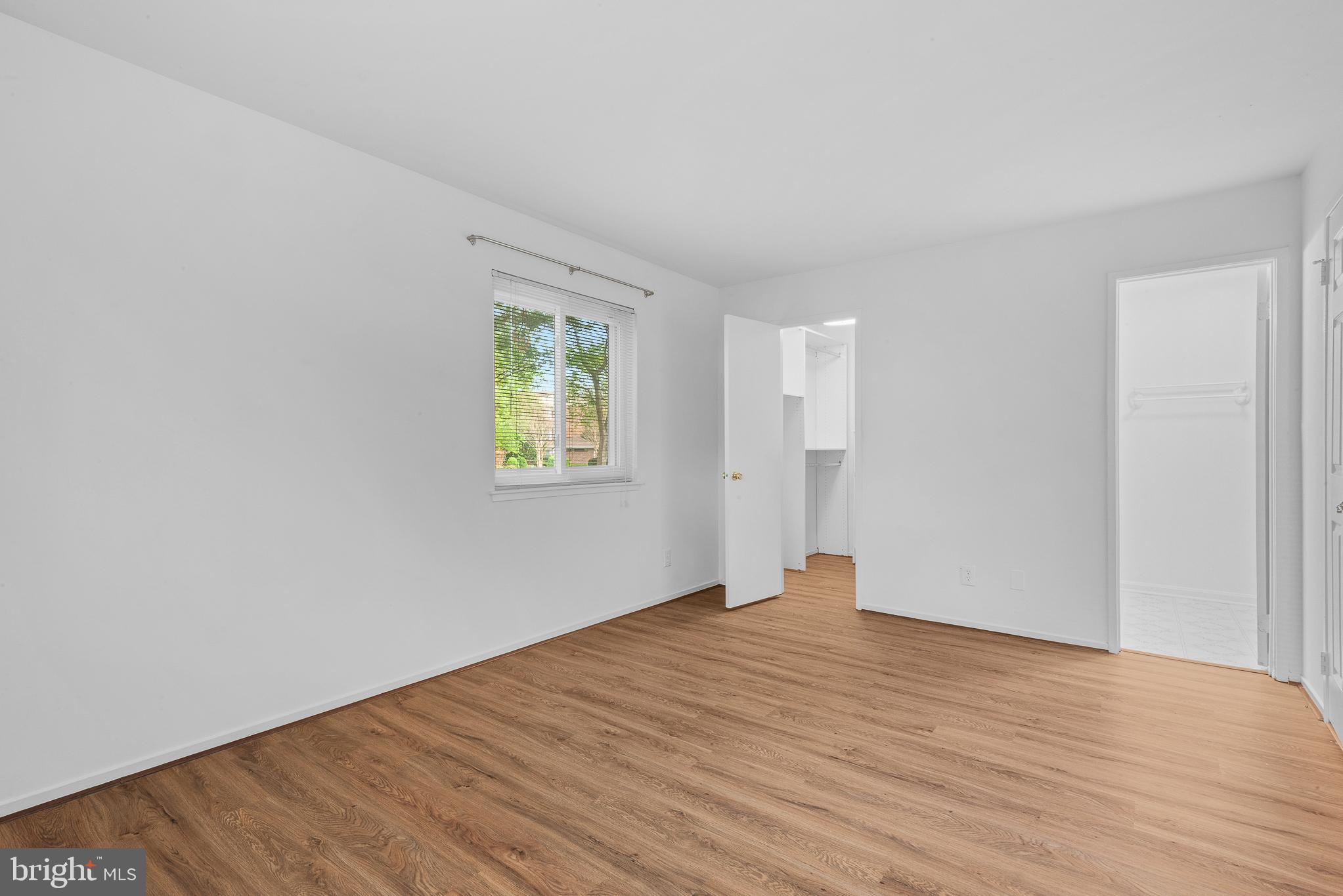 FARMINGDALE - Residential