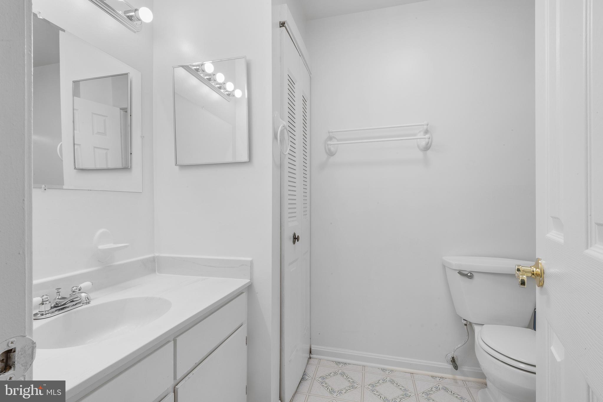 FARMINGDALE - Residential