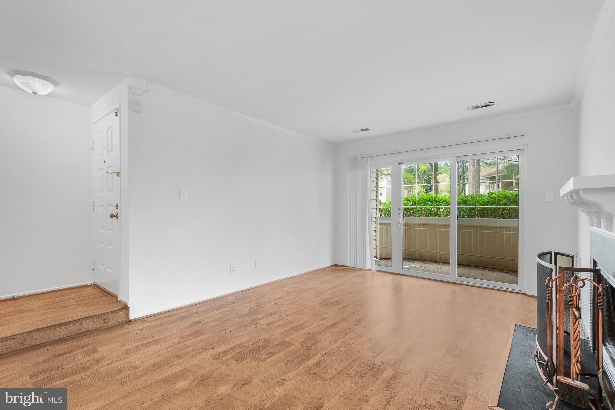 FARMINGDALE - Residential