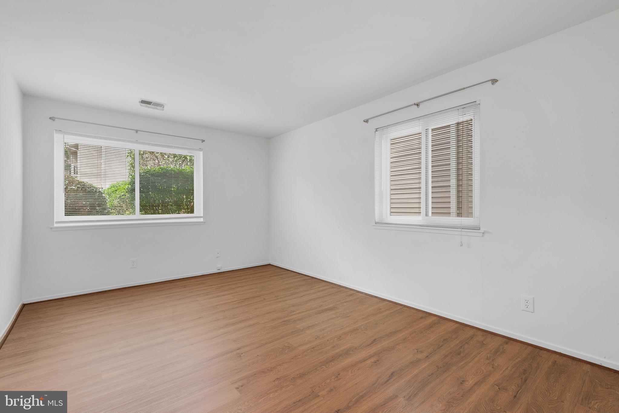 FARMINGDALE - Residential