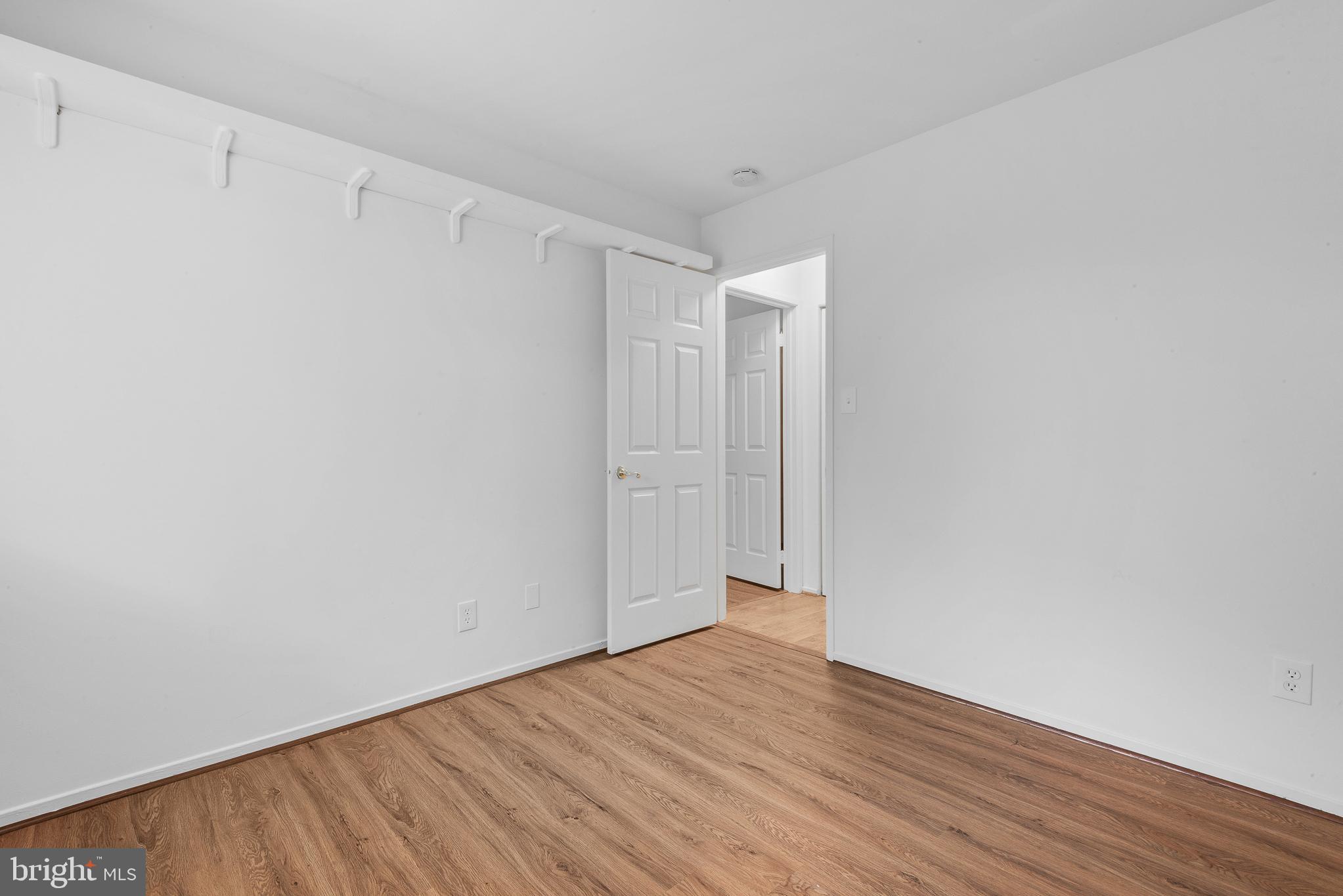 FARMINGDALE - Residential