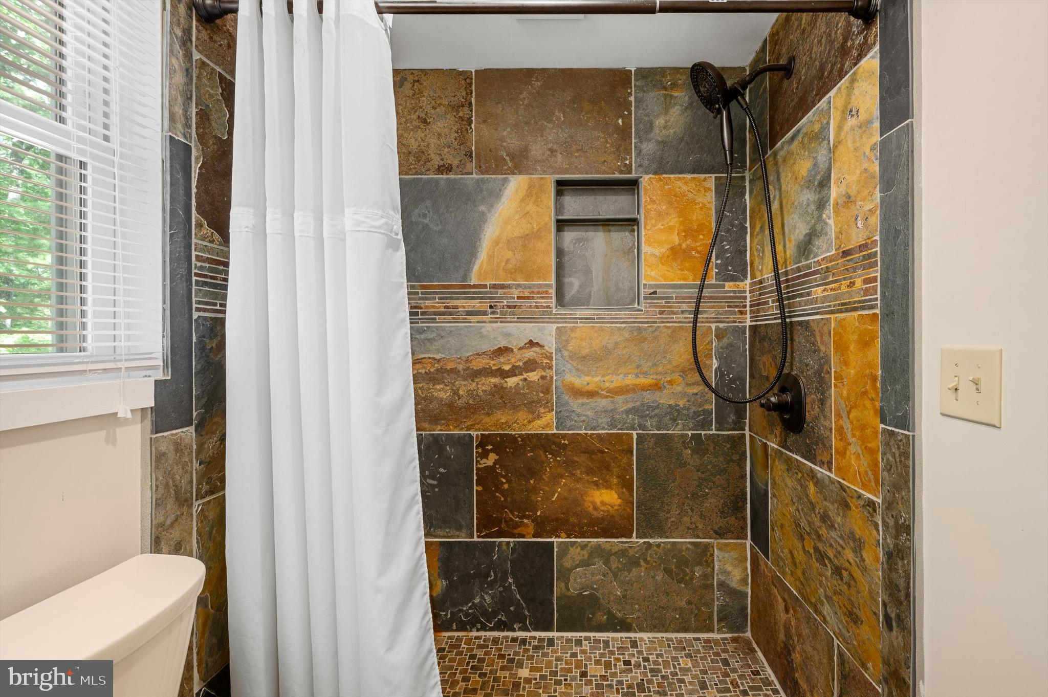 MONTEVALLO HILLS - Residential